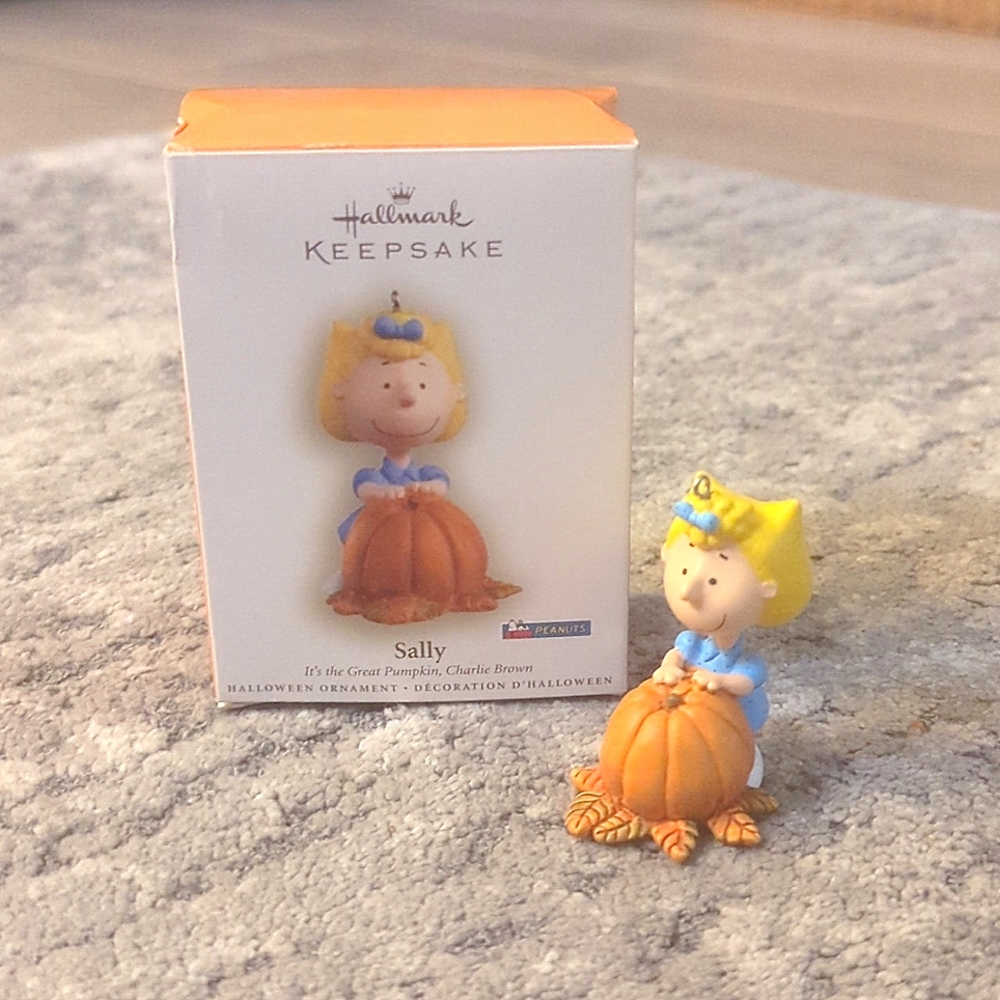 2006 " it's the Great pumpkin" Sally Hallmark ornament🎃